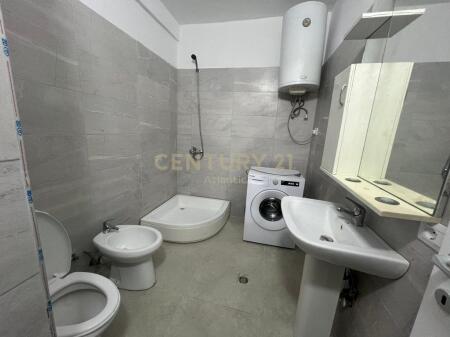 AFFITTASI APPARTAMENTO 2+1+2 EX QUARTIERE A DURAZZO !
