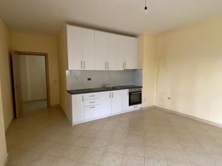 Apartament 2+1 në Qira – Pallat i Ri, Rruga Ramazan Gaxherri
