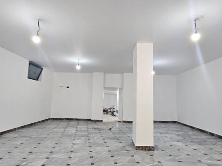 Locale in affitto a Bllok