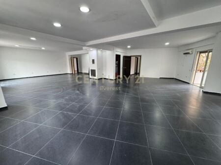 Vendiamo Ambiente Multifunzionale – Don Bosko, Tirana!! 465.000 €