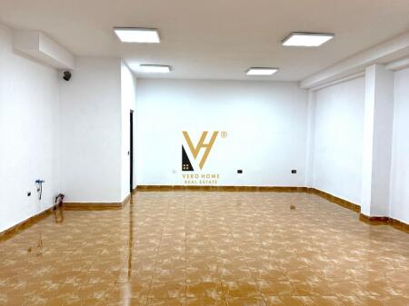 AFFITTASI NEGOZIO 80 M2 PRESSO IL COMUNE DI PARIGI 600 EURO