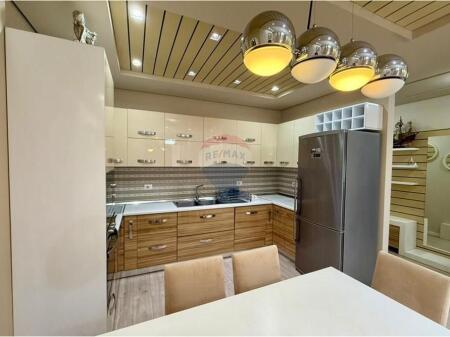 appartamento in affitto 2+1 in Via Xhanfize Keko
