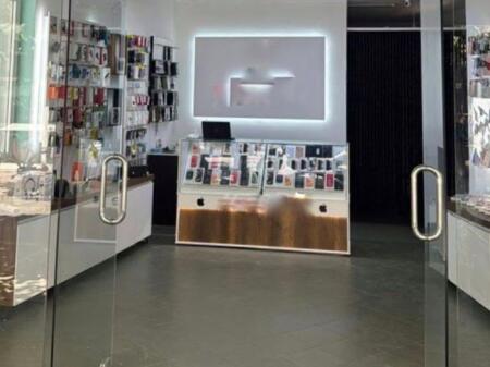 Business premises for rent near the Red School