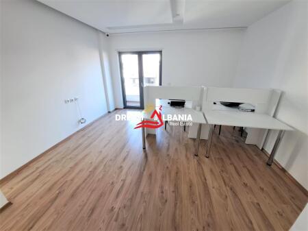 Ufficio in affitto a Zogu i Zi presso Ring Center a Tirana (ID 4261493)