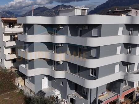 AFFITTASI EDIFICIO DI 5 PIANI