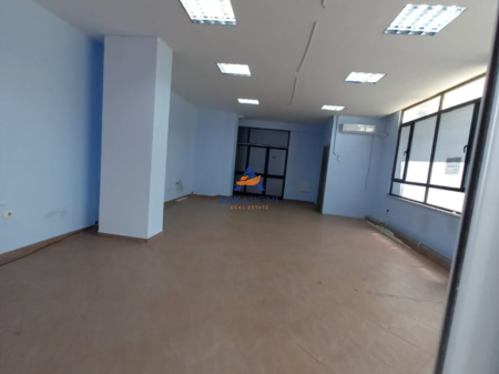 LOCALE IN AFFITTO" PRESSO L'EX ESPOSIZIONE " 623 EURO