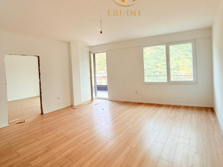  Shitet Apartament 1+1 në Lungomare, Vlorë 