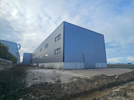 SHOWROOM + CAPANNONE INDUSTRIALE IN AFFITTO