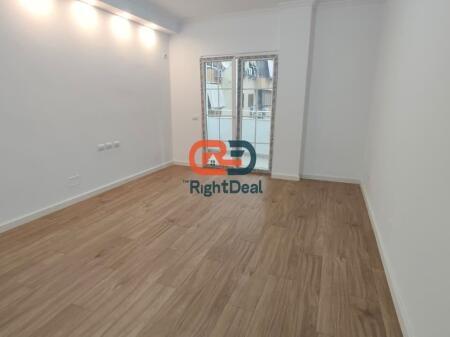 Tek Rruga E Bogdaneve ,Shitet Apartament 2+1 Me Orientim Perfekt!!