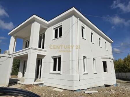 Shitet Vila tek Rolling Hills 2 1,350,000 € Sip. Totale  484m2