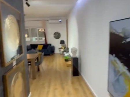 Apartament 2+1+2, Komuna e Parisit!