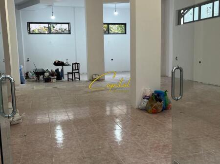 LOCALE COMMERCIALE IN AFFITTO 200 M2 COMUNE DI PARIGI 1.500 EURO