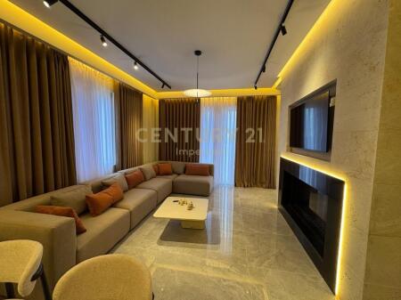 Appartamento di lusso 3+1+4+2 Posti auto in affitto nella Residenza Secret Garde 2700 € /Mese Sup. Totale  250m2