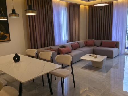  Appartamento Super-Lussuoso in Affitto – Secret Garden