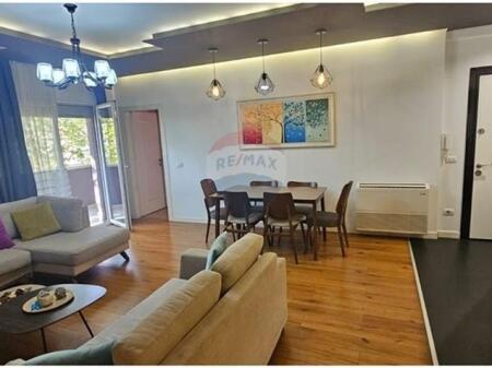 Shitet Apartament 3+1+2 në Ali Dem