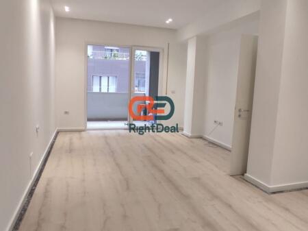 In Via Dibra, Vicino all'Hotel Elisa, Affittasi Appartamento 2+1 per Ufficio!!!