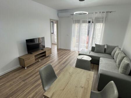Tirane, affittasi appartamento 2+1+Balcone Piano 3, 95 m² 1.000 € (Via Qemal Stafa)
