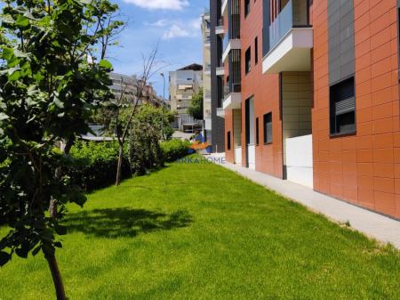 VENDESI APPARTAMENTO 2+1+BALCONE+POSTO AUTO KODRA E DIELLIT,250.000 EURO (INSIEME AL POSTO AUTO)
