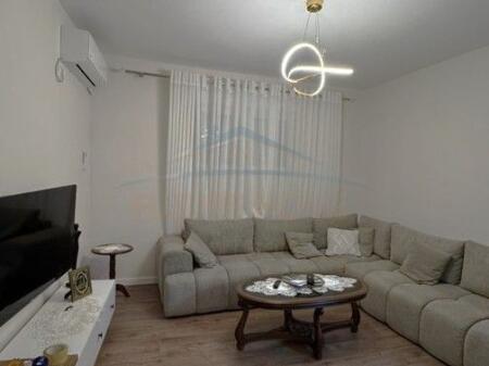 Affitto, Villa su 2 Piani – Medreseja, Tirana