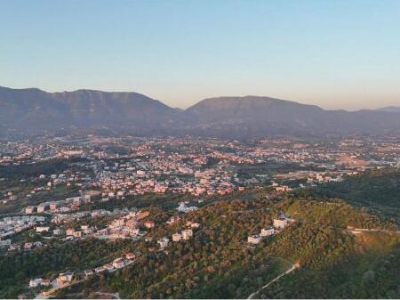 VENDESI IN VENDITA, 1500 m² DI TERRENO CON PERMESSO DI SVILUPPO!