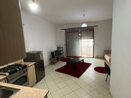 Kthesa e Kamzës, jepet me qera apartament 1+1!