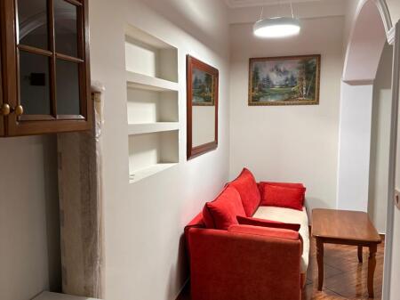 Jepet me qira apartament 1+1+Ballkon tek Rruga 5 Maj!!!