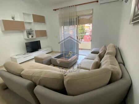 Affittasi appartamento 3+1 con veranda 30 m² – Durazzo