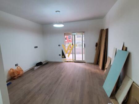 VENDESI APPARTAMENTO 1+1 A KOMUNA E PARISIT 180.000 EURO
