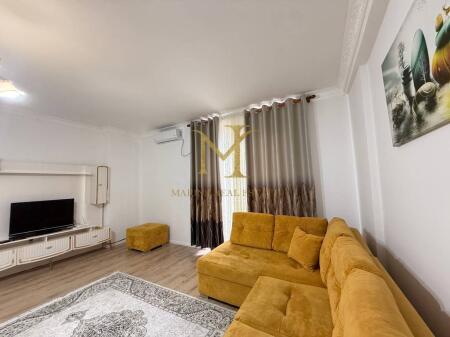 APARTAMENT 1+1 ME QERA NE PLAZH , PRANE SHKOLLES BAJRAM CURRI !!