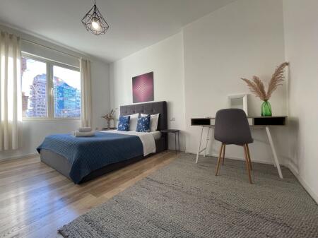1+1 i pershtatur,myslym shyri,cmimi 600 euro,dhe per airbnb