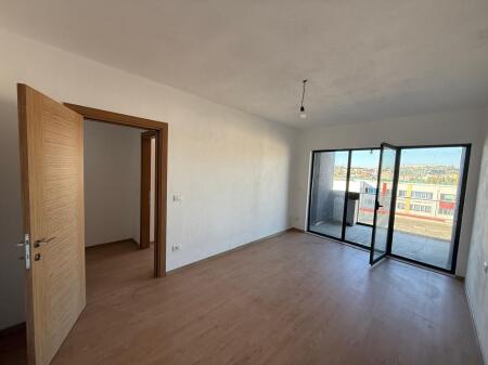 Jepet me qira apartament 2+1 te Rruga “5 Maji”