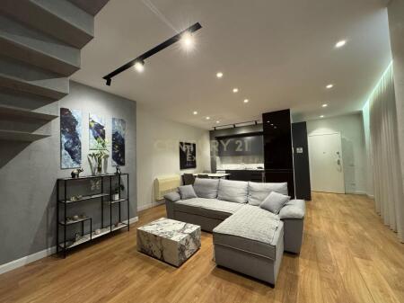 AFFITTASI DUPLEX 2+1+2 CON 2 POSTI AUTO IN BARRIKADES STREET!!!