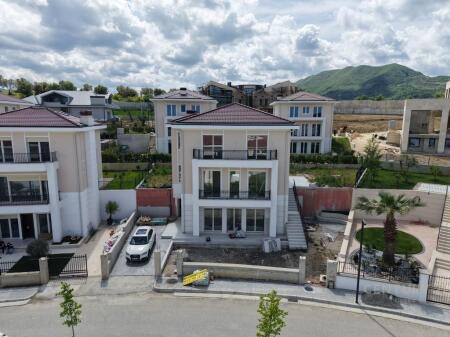 ESCLUSIVO e OCCASIONE PER TEMPO LIMITATO! VENDIAMO VILLA NELLA RESIDENZA COLLINA VERDE - TEG!
