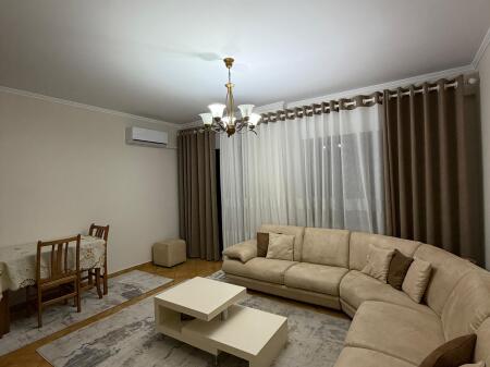 Appartamento 2+1 in affitto a Komuna e Parisit