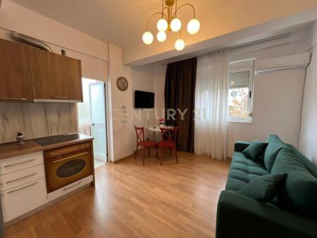 Appartamento 1+1 con Due Balconi sulla Spiaggia, Seconda Stazione, Durazzo a 20 m dal mare! 88.000 €