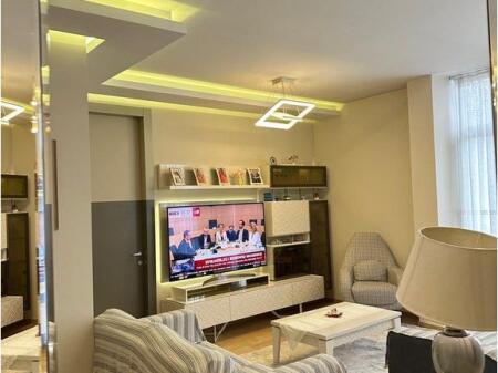Disponojmë Apartament 2+1+2 për shitje, ne Kompleksin "Kika 2", Komuna Parisit , Tiranë.