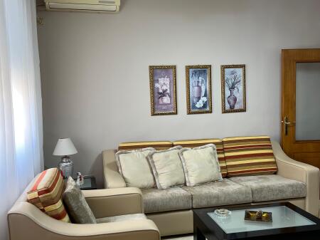 Jepet 2+1 600 Eur me qira rruga Elbasanit