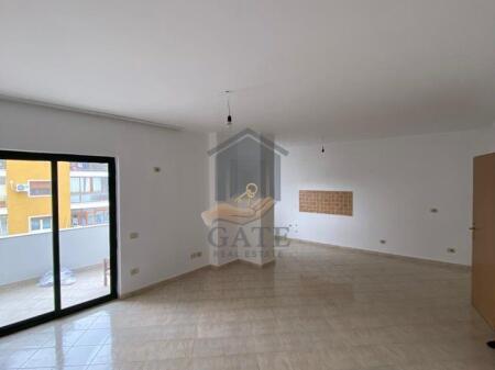  Shitet Apartament 2+1+2 në zonën e Markatës – Pallat i ri, kat i 9-të, me ashensor.