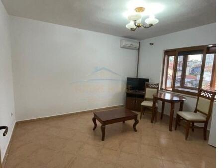 In vendita, Appartamento 1+1, Via Elbasanit, Tirana