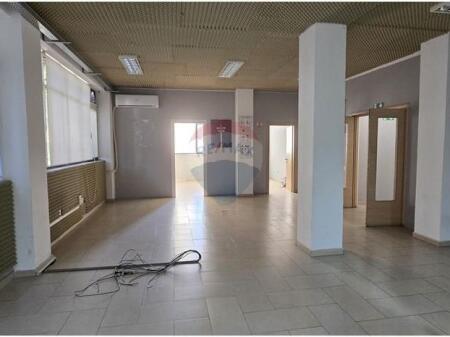 Locale commerciale in affitto