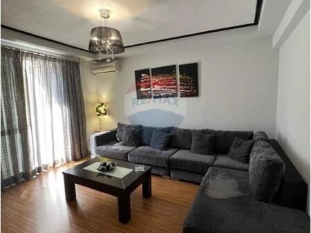 Appartamento 1+1 in Affitto Bllok, Tirana