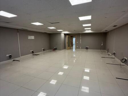 AMBIENTE UFFICIO 210M2 IN AFFITTO A BLLOK