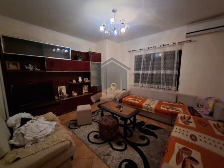  Shitet apartament 1+1 me kuzhinë të veçuar, me mundësi kthimi në 2+1 – Zona Ish Rajoni i Policisë, Durrës