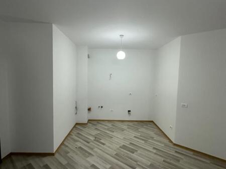  **Shitet Apartament 2+1 – Yzberisht**