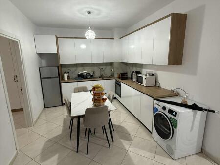 Apartament 2+1, Astir!