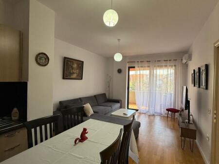 Appartamento 2+1+Parcheggio in affitto ad Astir, viale “Migjeni”!
