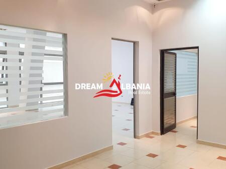 Ufficio in affitto in Via Kavajes vicino a Globe (ID 4261723)
