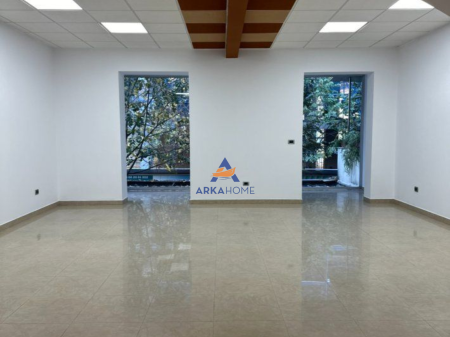 AFFITTASI LOCALE 100M2 NETTI "NELL'AREA DI BLLOKU" 1000 EURO