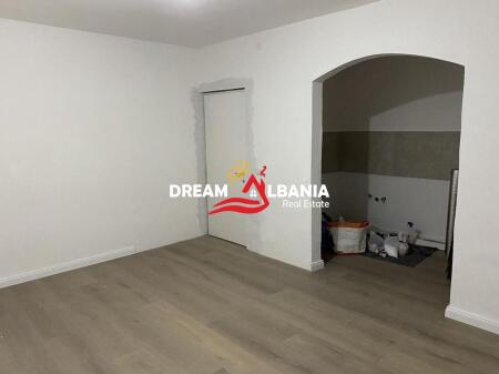 Apartament 1+1 Ne Shitje Ne Kombinat(ID 4119452)