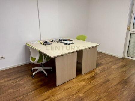 Ufficio moderno in affitto – 125 m², con posto auto, vicino al Liceo Artistico